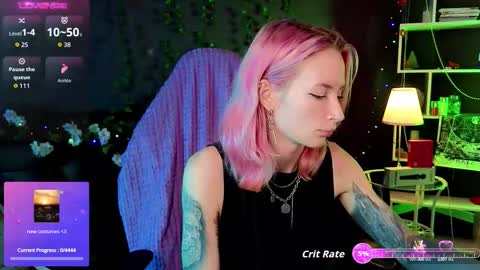 Snapshot of _helencarter chatting on 09.22.25 Helen Carter 3 Next stream 2330 MSC online show from 09.22.25