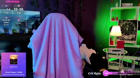 Snapshot of _helencarter chatting on 10.17.25 Helen Carter 3 Next stream 2330 MSC online show from 10.17.25