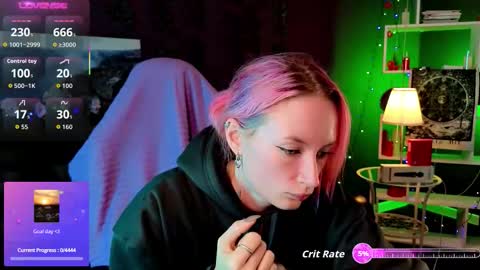 Snapshot of _helencarter chatting on 10.20.25 Helen Carter 3 Next stream 2330 MSC online show from 10.20.25