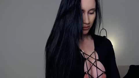 Snapshot of _iammary chatting on 02.19.25 Mary online show from 02.19.25