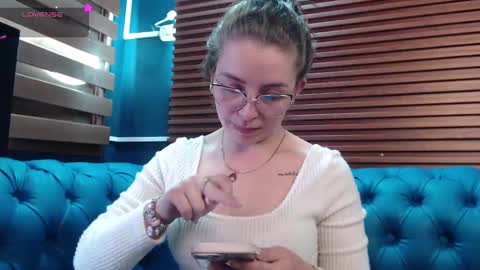 Snapshot of _isaabellaa chatting on 02.18.25 Isa online show from 02.18.25