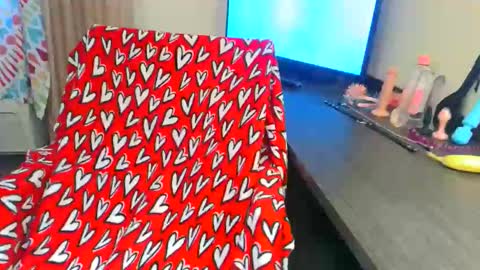 Snapshot of _ittybitty chatting on 01.12.25  ittybitty online show from 01.12.25