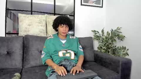 Snapshot of _jaay77 chatting on 02.06.25 Jay online show from 02.06.25