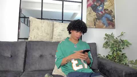 Snapshot of _jaay77 chatting on 02.14.25 Jay online show from 02.14.25