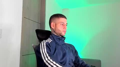 Snapshot of _jamesleandros chatting on 04.23.26 jeison online show from 04.23.26