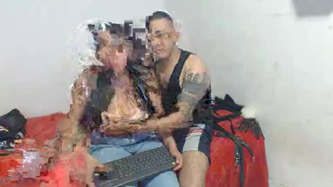 Snapshot of _juegolatino chatting on 02.10.26 Cristal Damian online show from 02.10.26