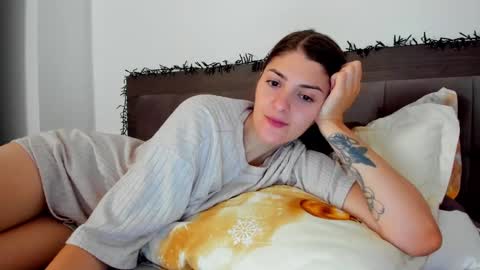 Snapshot of _just_a_simple_girl chatting on 10.01.25 _just_a_simple_girl online show from 10.01.25