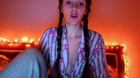 Snapshot of _just_a_simple_girl chatting on 10.15.25 _just_a_simple_girl online show from 10.15.25