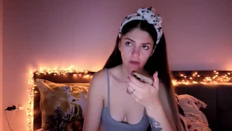 Snapshot of _just_a_simple_girl chatting on 12.22.25 _just_a_simple_girl online show from 12.22.25