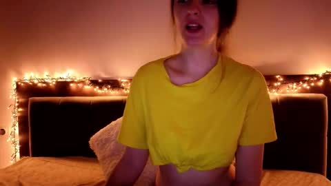 Snapshot of _just_a_simple_girl chatting on 03.06.26 _just_a_simple_girl online show from 03.06.26