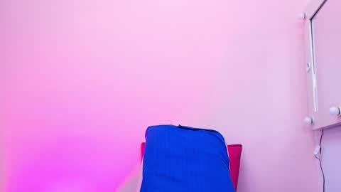 Kendall online show from 10.06.25