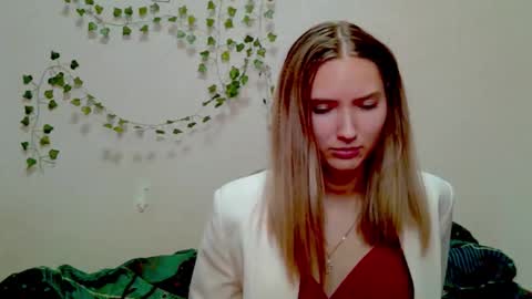 _kikiclark_ online show from 11.21.25