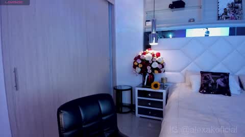 Snapshot of _kinkyalexa_ chatting on 10.04.25 A L E X A online show from 10.04.25