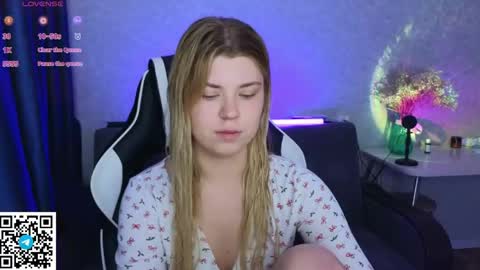 Snapshot of _kirieshka chatting on 04.22.26 Molly Emily online show from 04.22.26