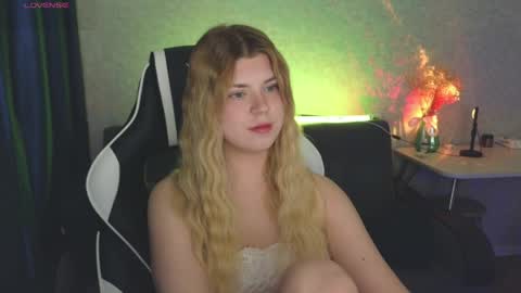 Snapshot of _kirieshka chatting on 04.23.26 Molly Emily online show from 04.23.26