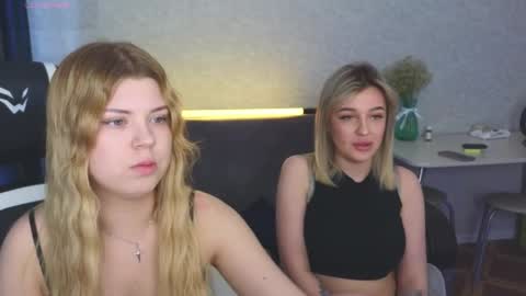 Snapshot of _kirieshka chatting on 04.26.26 Molly Emily online show from 04.26.26