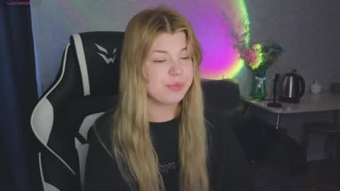 Snapshot of _kirieshka chatting on 05.05.26 Molly Emily online show from 05.05.26