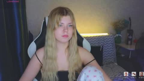 Snapshot of _kirieshka chatting on 05.17.26 Molly Emily online show from 05.17.26