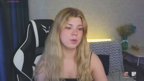 Snapshot of _kirieshka chatting on 05.18.26 Molly Emily online show from 05.18.26