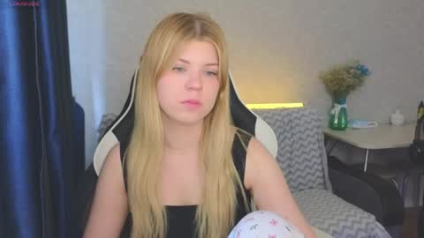 Snapshot of _kirieshka chatting on 05.26.26 Molly Emily online show from 05.26.26