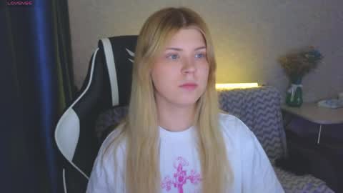 Snapshot of _kirieshka chatting on 05.27.26 Molly Emily online show from 05.27.26