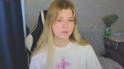 Snapshot of _kirieshka chatting on 05.28.26 Molly Emily online show from 05.28.26