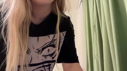 Snapshot of _kirieshka chatting on 06.17.26 Molly Emily online show from 06.17.26