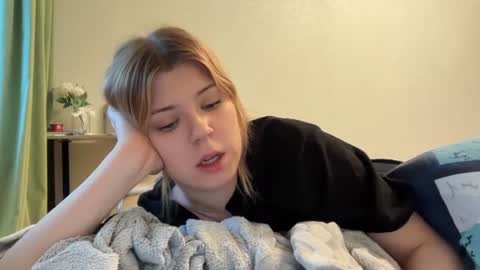 Snapshot of _kirieshka chatting on 06.18.26 Molly Emily online show from 06.18.26