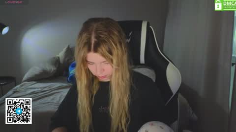 Snapshot of _kirieshka chatting on 06.27.26 Molly Emily online show from 06.27.26
