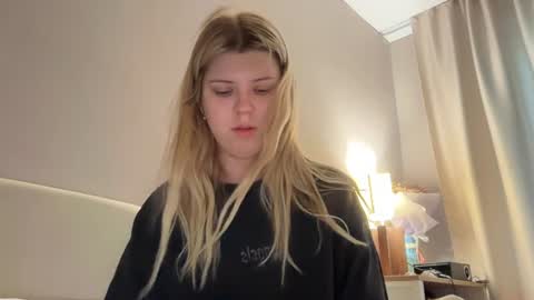 Snapshot of _kirieshka chatting on 07.27.26 Molly Emily online show from 07.27.26