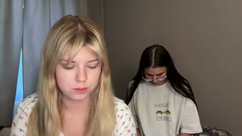 Snapshot of _kirieshka chatting on 08.06.26 Molly Emily online show from 08.06.26