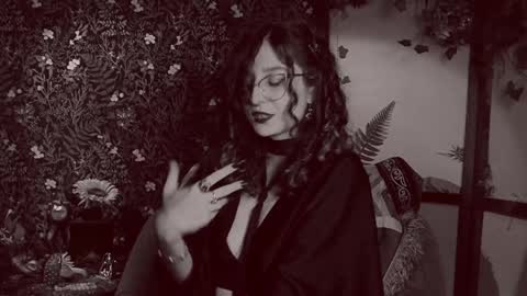 Lady Luna online show from 12.27.24