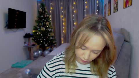 Snapshot of _lalune_ chatting on 12.02.24 _lalune_ online show from 12.02.24