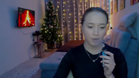 Snapshot of _lalune_ chatting on 12.09.24 _lalune_ online show from 12.09.24
