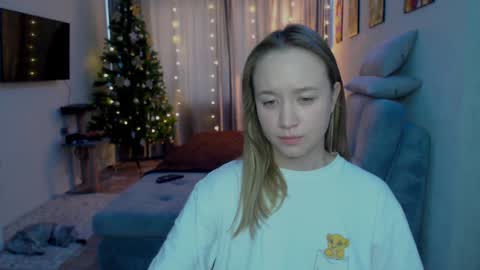 Snapshot of _lalune_ chatting on 12.15.24 _lalune_ online show from 12.15.24