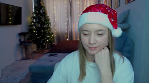 Snapshot of _lalune_ chatting on 12.15.24 _lalune_ online show from 12.15.24