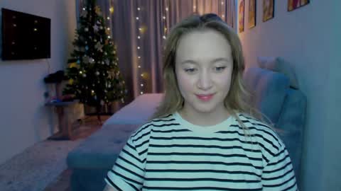 Snapshot of _lalune_ chatting on 12.16.24 _lalune_ online show from 12.16.24