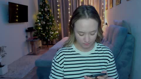 Snapshot of _lalune_ chatting on 12.16.24 _lalune_ online show from 12.16.24