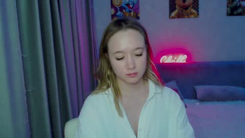 Snapshot of _lalune_ chatting on 12.23.24 _lalune_ online show from 12.23.24
