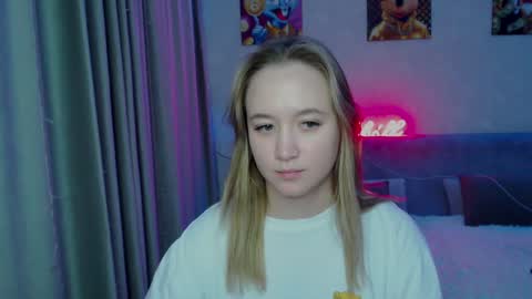 Snapshot of _lalune_ chatting on 12.25.24 _lalune_ online show from 12.25.24