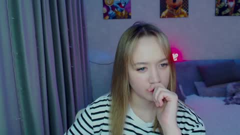 Snapshot of _lalune_ chatting on 12.26.24 _lalune_ online show from 12.26.24