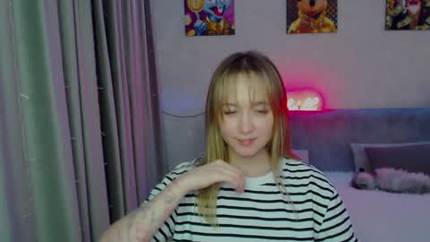 Snapshot of _lalune_ chatting on 12.26.24 _lalune_ online show from 12.26.24