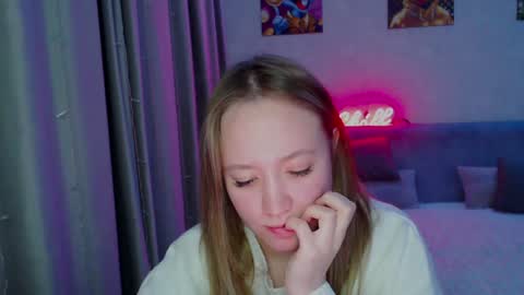 Snapshot of _lalune_ chatting on 12.30.24 _lalune_ online show from 12.30.24