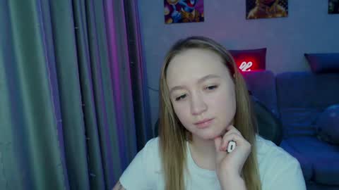 Snapshot of _lalune_ chatting on 01.03.25 _lalune_ online show from 01.03.25