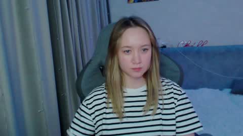 Snapshot of _lalune_ chatting on 01.17.25 _lalune_ online show from 01.17.25