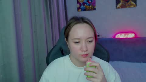 Snapshot of _lalune_ chatting on 01.20.25 _lalune_ online show from 01.20.25