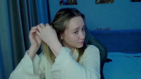 Snapshot of _lalune_ chatting on 01.27.25 _lalune_ online show from 01.27.25