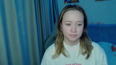 Snapshot of _lalune_ chatting on 02.07.25 _lalune_ online show from 02.07.25