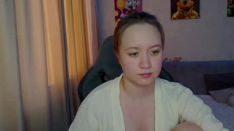 Snapshot of _lalune_ chatting on 02.10.25 _lalune_ online show from 02.10.25