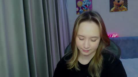 Snapshot of _lalune_ chatting on 02.12.25 _lalune_ online show from 02.12.25